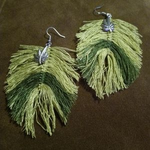 Leaf earrings with charm